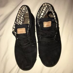 Black Lace-Up Toms